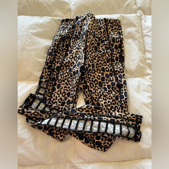Victoria secret knockout legging - Picture 3 of 4